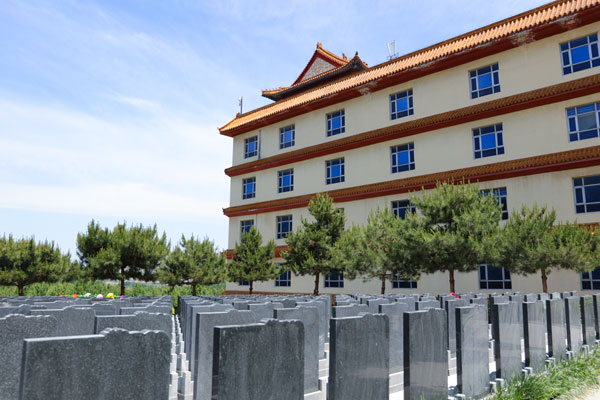 逛灵山宝塔陵园:看山水,念孝心。当前立碑仅32800元。